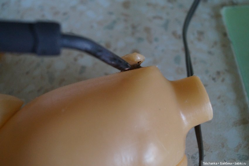 Пятая выписка октября. Как спаять сломанную на кусочки ногу и как её укрепить. Прошивка советской куклы. Из половинки куклы