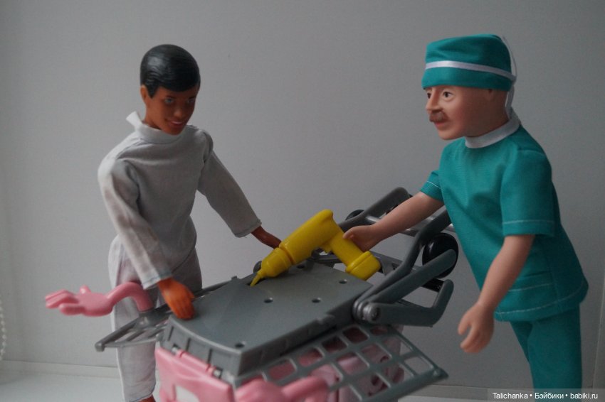 Первая выписка ноября. Борис Анатольевич и механик Аркадий чинили тележку. Как загладить покусы на пластике (фото 4)