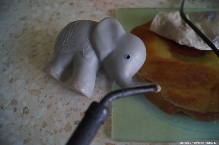 Первая выписка ноября. Борис Анатольевич и механик Аркадий чинили тележку. Как загладить покусы на пластике