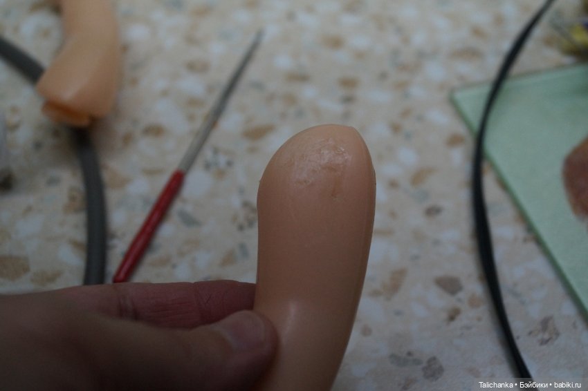 Вторая выписка ноября. Учусь наращивать утраченные пальцы, прошиваю волосы. Борис Анатольевич починил стул и кровать