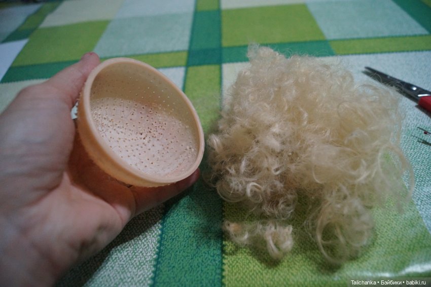 Вторая выписка ноября. Учусь наращивать утраченные пальцы, прошиваю волосы. Борис Анатольевич починил стул и кровать