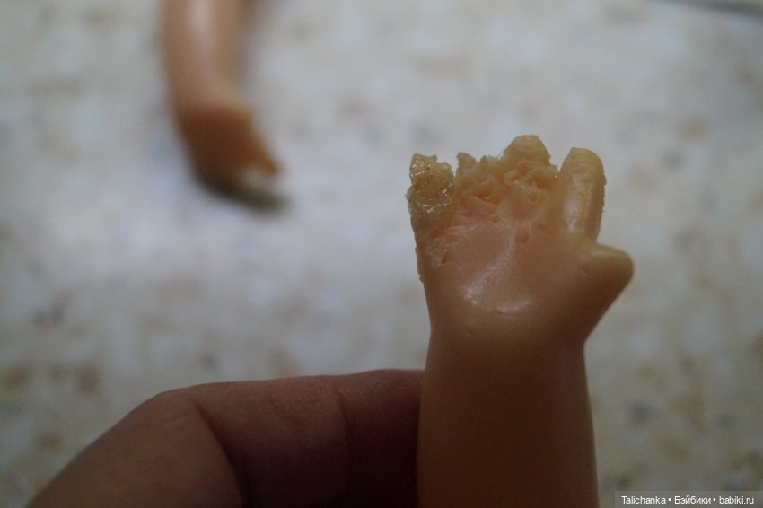 Вторая выписка ноября. Учусь наращивать утраченные пальцы, прошиваю волосы. Борис Анатольевич починил стул и кровать