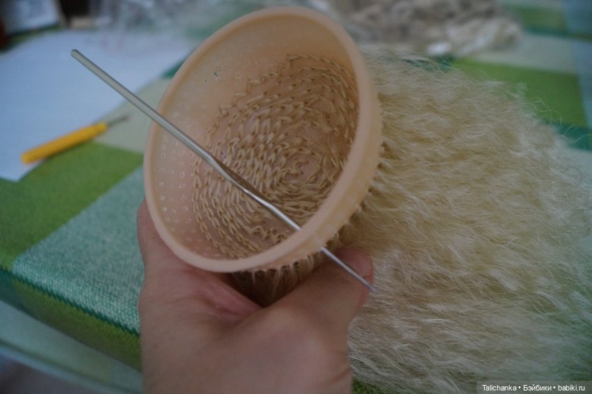 Вторая выписка ноября. Учусь наращивать утраченные пальцы, прошиваю волосы. Борис Анатольевич починил стул и кровать