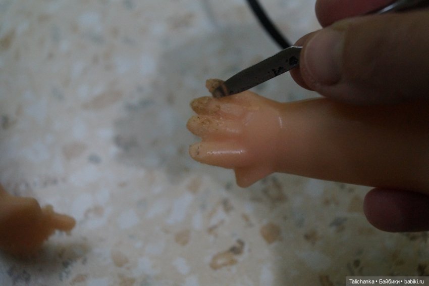 Вторая выписка ноября. Учусь наращивать утраченные пальцы, прошиваю волосы. Борис Анатольевич починил стул и кровать