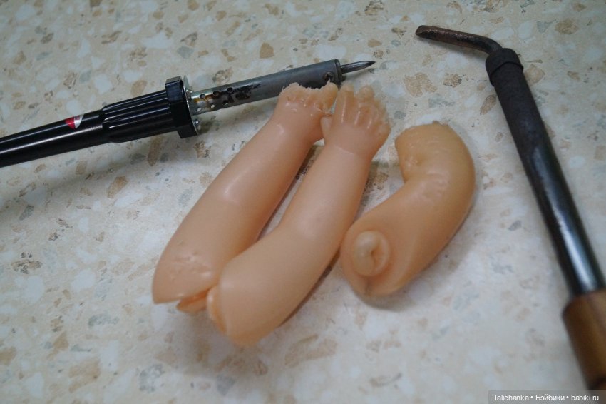 Вторая выписка ноября. Учусь наращивать утраченные пальцы, прошиваю волосы. Борис Анатольевич починил стул и кровать