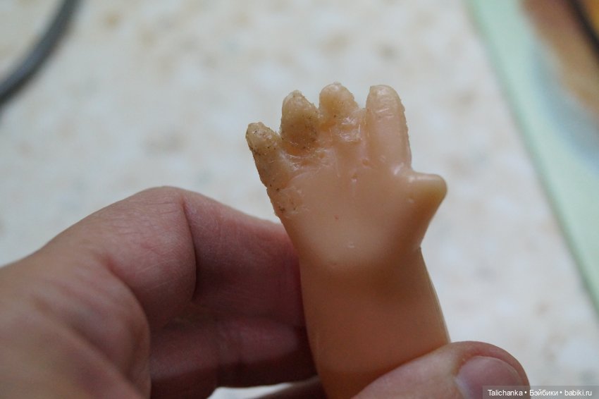 Вторая выписка ноября. Учусь наращивать утраченные пальцы, прошиваю волосы. Борис Анатольевич починил стул и кровать