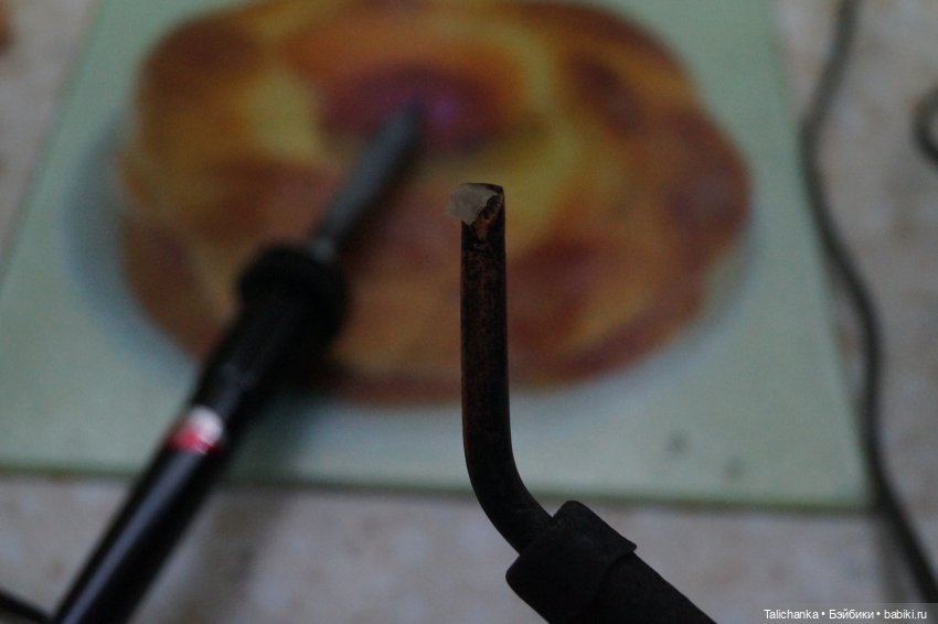 Вторая выписка ноября. Учусь наращивать утраченные пальцы, прошиваю волосы. Борис Анатольевич починил стул и кровать