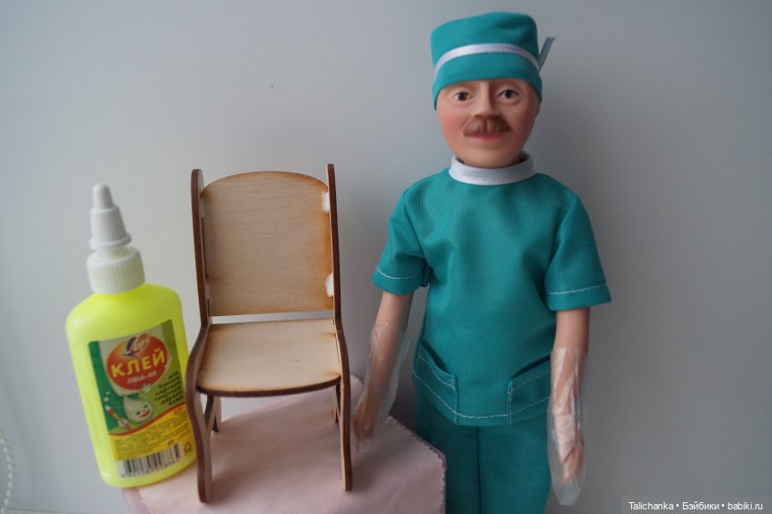 Вторая выписка ноября. Учусь наращивать утраченные пальцы, прошиваю волосы. Борис Анатольевич починил стул и кровать