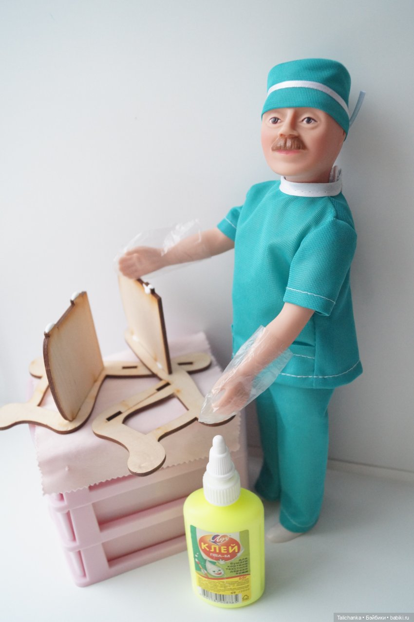 Вторая выписка ноября. Учусь наращивать утраченные пальцы, прошиваю волосы. Борис Анатольевич починил стул и кровать