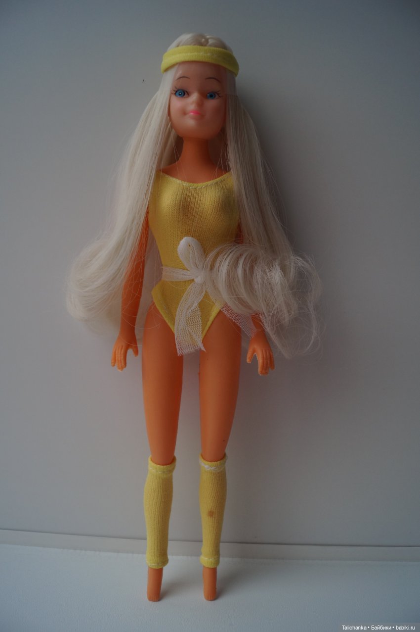 Вторая выписка ноября. Учусь наращивать утраченные пальцы, прошиваю волосы. Борис Анатольевич починил стул и кровать