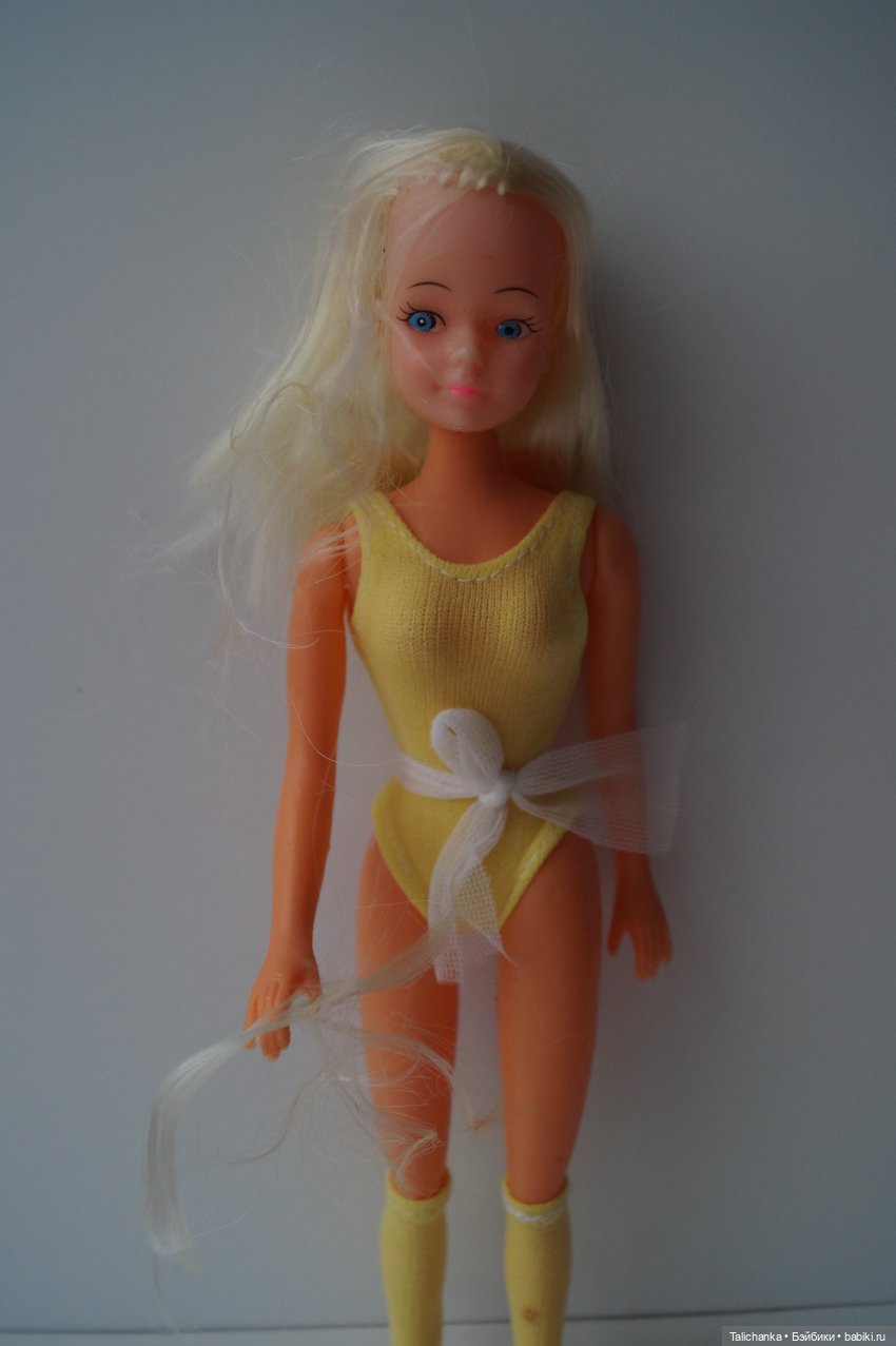 Вторая выписка ноября. Учусь наращивать утраченные пальцы, прошиваю волосы. Борис Анатольевич починил стул и кровать