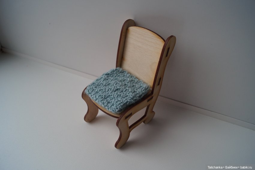 Вторая выписка ноября. Учусь наращивать утраченные пальцы, прошиваю волосы. Борис Анатольевич починил стул и кровать