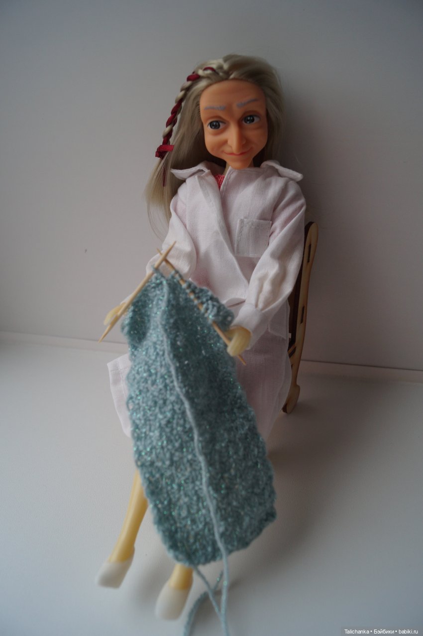 Вторая выписка ноября. Учусь наращивать утраченные пальцы, прошиваю волосы. Борис Анатольевич починил стул и кровать