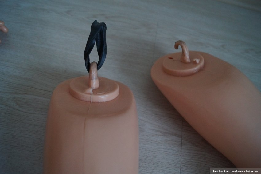 Третья выписка ноября. Покраска выгоревшего пластика. Удаляем жир с волос. Заклеиваем разрыв глазницы ГДРчика