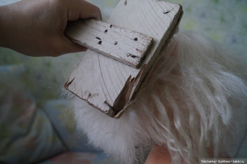 Третья выписка ноября. Покраска выгоревшего пластика. Удаляем жир с волос. Заклеиваем разрыв глазницы ГДРчика