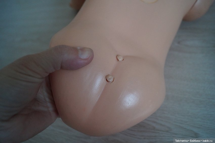 Третья выписка ноября. Покраска выгоревшего пластика. Удаляем жир с волос. Заклеиваем разрыв глазницы ГДРчика