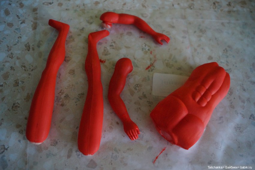 Третья выписка ноября. Покраска выгоревшего пластика. Удаляем жир с волос. Заклеиваем разрыв глазницы ГДРчика (фото 7)