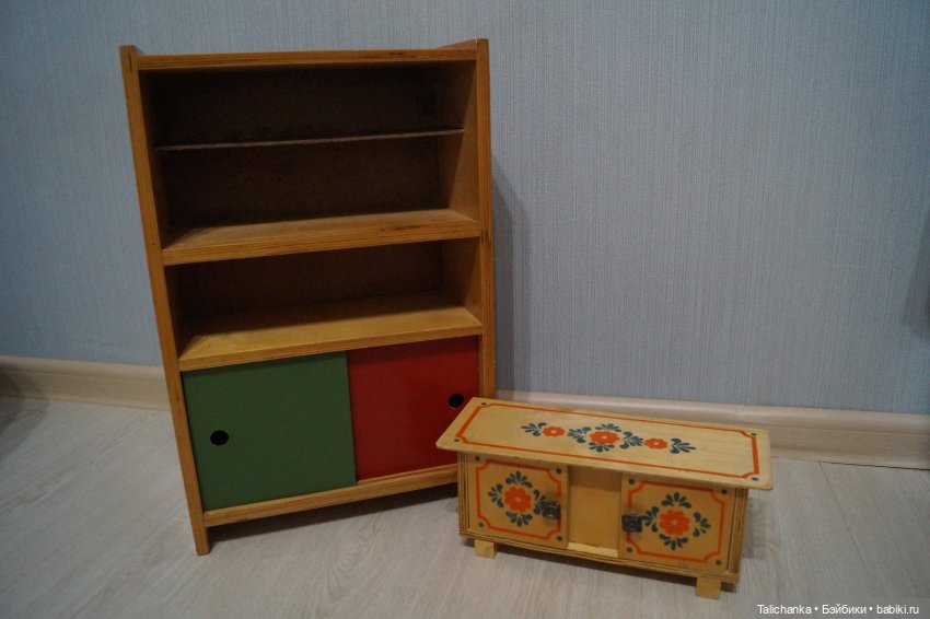 Две посылки с куклами и мебелью