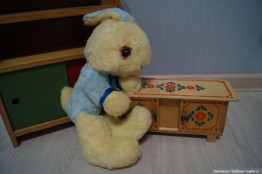 Две посылки с куклами и мебелью