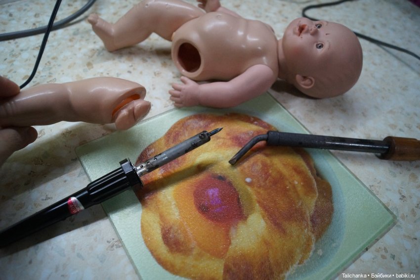 Третья выписка декабря. Сложный пациент с отсутствием волос, переломом тазобедренного сустава - вылечен. Как загладить ожоги на лице куклы | Бэйбики Третья выписка декабря. Сложный пациент с отсутствием волос, переломом тазобедренного сустава - вылечен. Как загладить ожоги