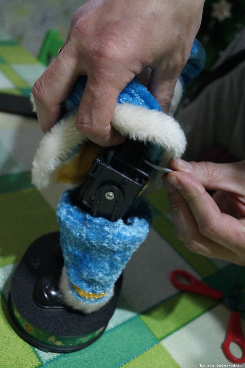 Пятая выписка декабря. Новогодний герой лечился у нейрохирурга. Починка шеи, как приклеить отпавшие кусочки. Прошивка волос