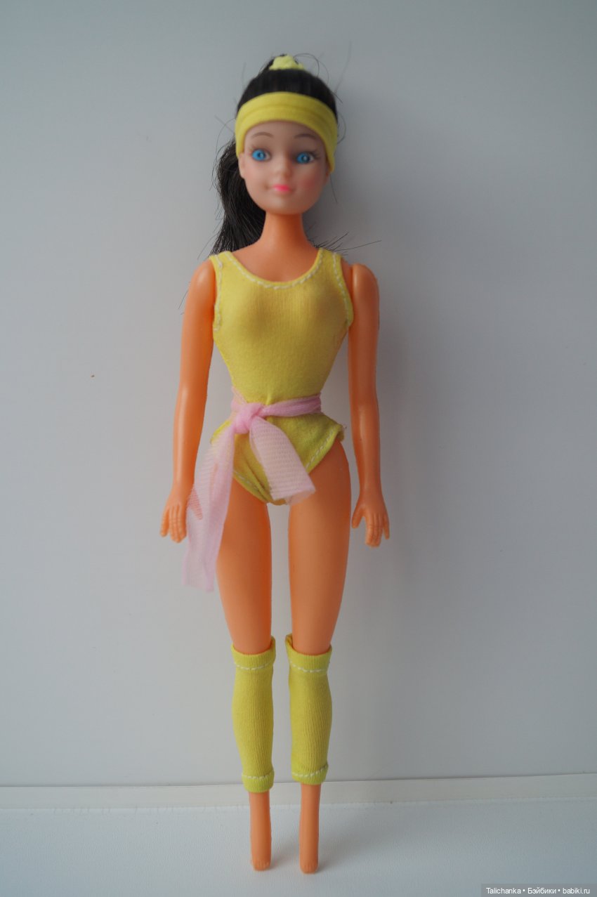 Пятая выписка декабря. Новогодний герой лечился у нейрохирурга. Починка шеи, как приклеить отпавшие кусочки. Прошивка волос