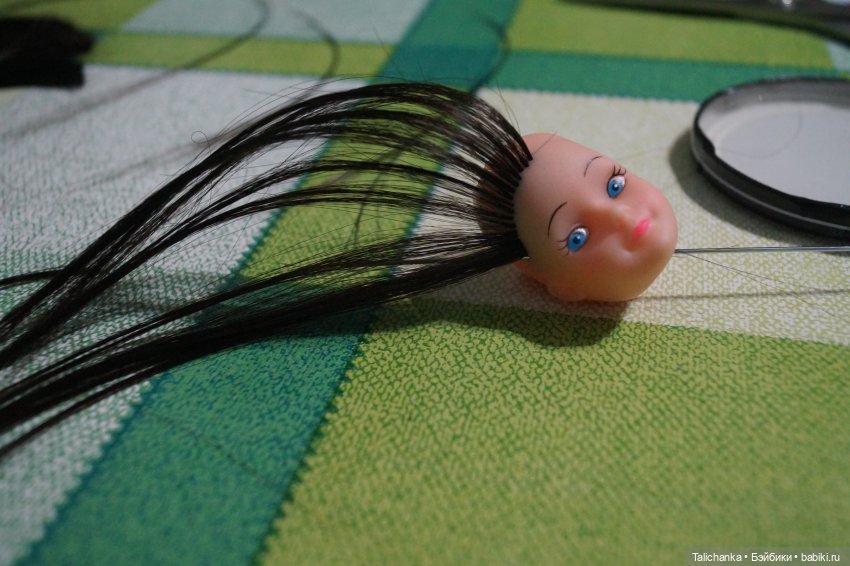 Пятая выписка декабря. Новогодний герой лечился у нейрохирурга. Починка шеи, как приклеить отпавшие кусочки. Прошивка волос