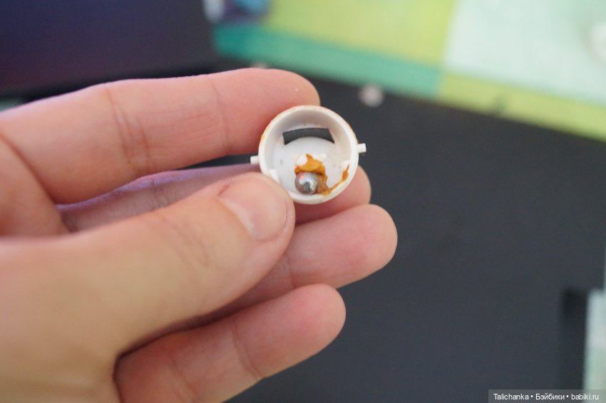 Пятая выписка декабря. Новогодний герой лечился у нейрохирурга. Починка шеи, как приклеить отпавшие кусочки. Прошивка волос