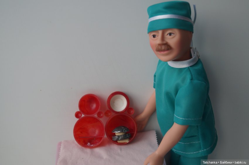 Первая выписка января. Отсутствие ресниц, глаз и волос - излечимо. Лечение неваляшки которая только лежала. Базироновые