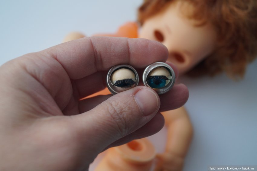 Вторая выписка января. Паяю пяточку. Лечение штырька у моргающего глазика, полная прошивка, замена ресничек, как убрать клей