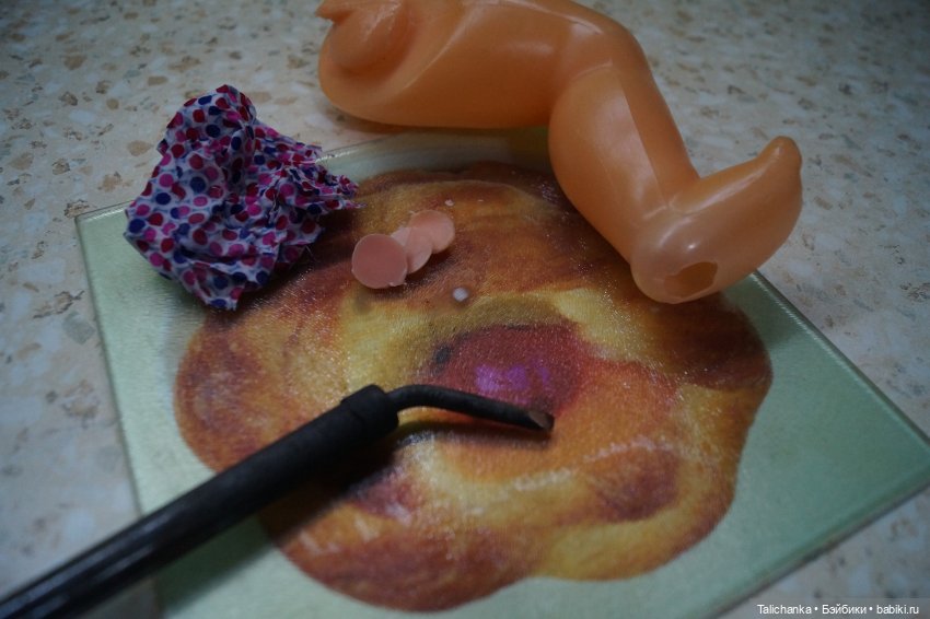 Вторая выписка января. Паяю пяточку. Лечение штырька у моргающего глазика, полная прошивка, замена ресничек, как убрать клей