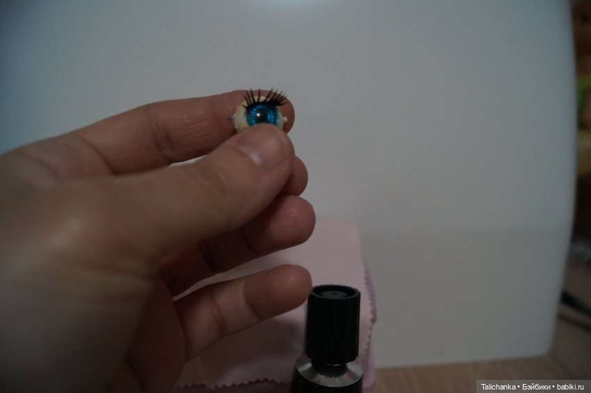 Вторая выписка января. Паяю пяточку. Лечение штырька у моргающего глазика, полная прошивка, замена ресничек, как убрать клей