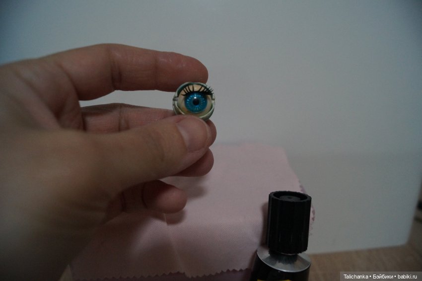 Вторая выписка января. Паяю пяточку. Лечение штырька у моргающего глазика, полная прошивка, замена ресничек, как убрать клей