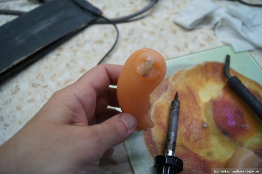 Третья выписка января. Лечение советской куклы: пайка крепления руки, новые реснички, допрошивка волос. Ремонт шеи винтажной