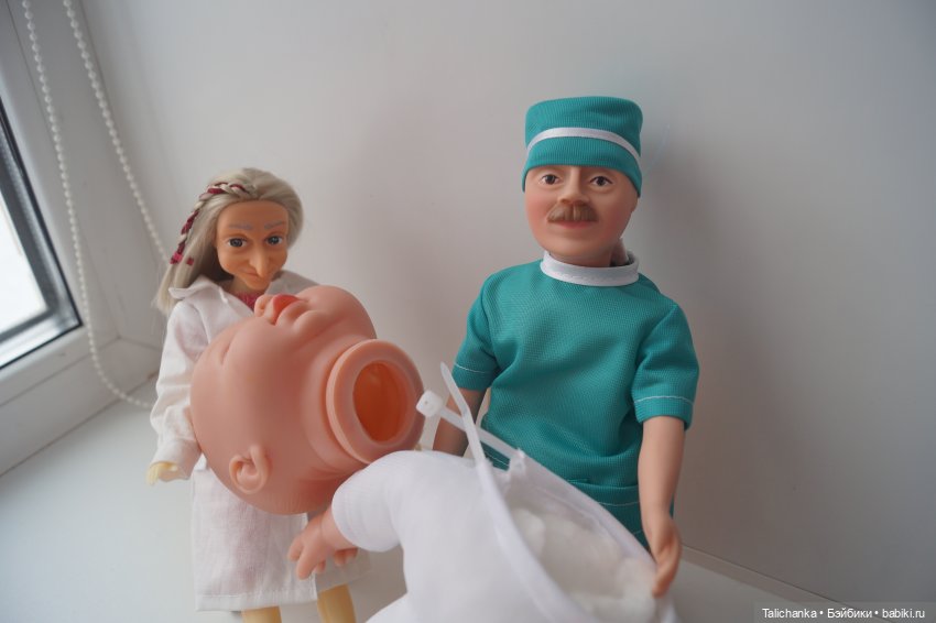 Первая выписка марта. Малышей отмыли и нарядили. Восстановление причёсок милым девушкам