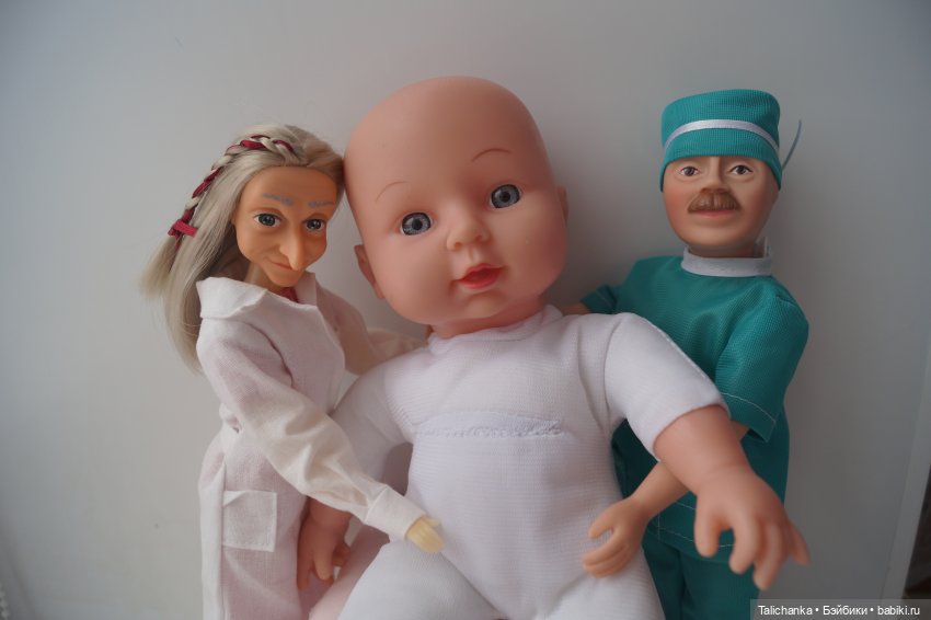 Первая выписка марта. Малышей отмыли и нарядили. Восстановление причёсок милым девушкам