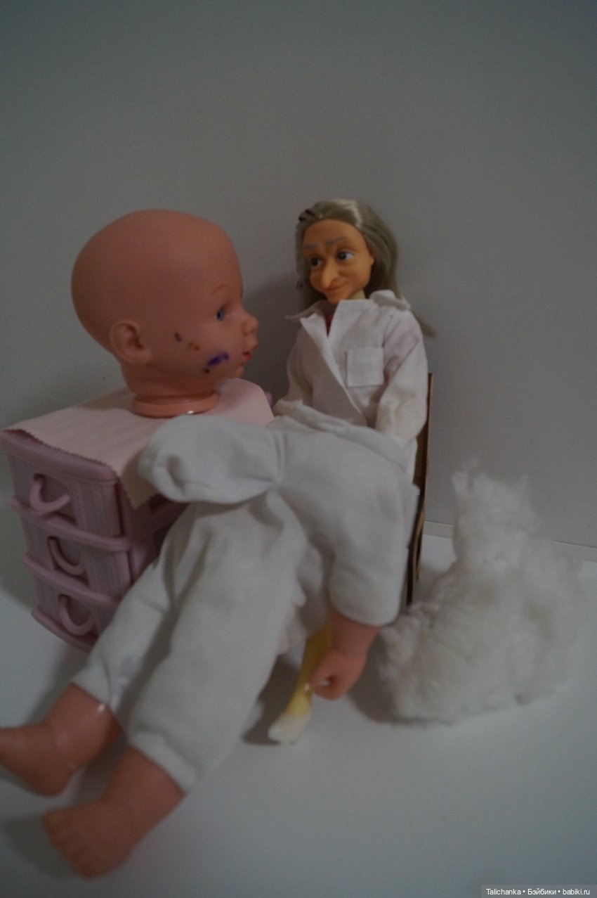 Первая выписка марта. Малышей отмыли и нарядили. Восстановление причёсок милым девушкам