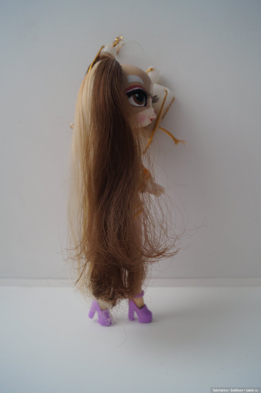 Первая выписка марта. Малышей отмыли и нарядили. Восстановление причёсок милым девушкам