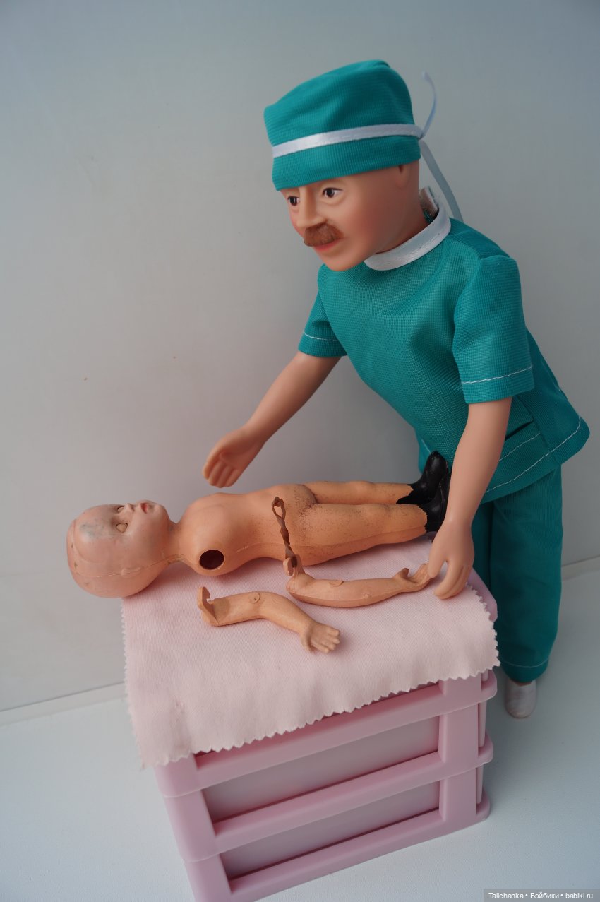 Вторая выписка марта. Замена порванного мягкого тела. Как починить коляску, если потерялась ручка. Британский гвардеец