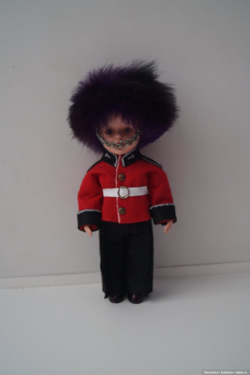 Вторая выписка марта. Замена порванного мягкого тела. Как починить коляску, если потерялась ручка. Британский гвардеец