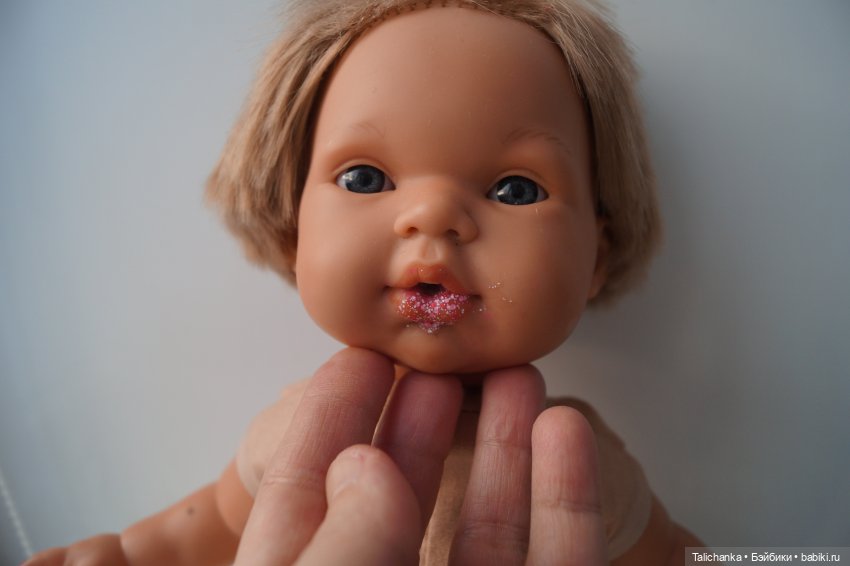 Третья выписка марта. Допрошиваю подстриженного испанчика. Гуашь или акварель - что лучше окрасит выгоревший пластик.