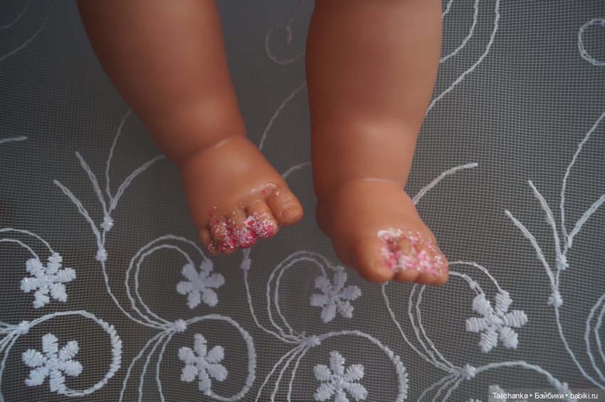 Третья выписка марта. Допрошиваю подстриженного испанчика. Гуашь или акварель - что лучше окрасит выгоревший пластик.