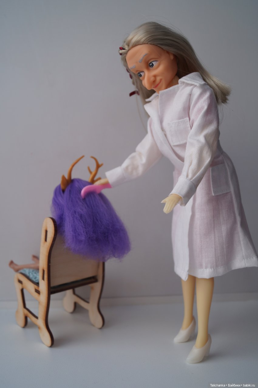 Третья выписка марта. Допрошиваю подстриженного испанчика. Гуашь или акварель - что лучше окрасит выгоревший пластик.