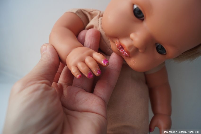 Третья выписка марта. Допрошиваю подстриженного испанчика. Гуашь или акварель - что лучше окрасит выгоревший пластик.