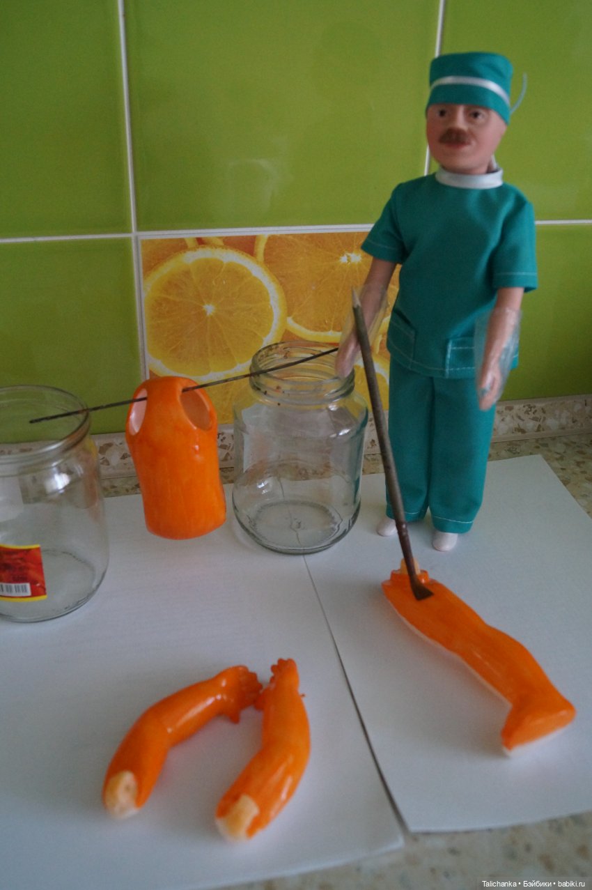 Третья выписка марта. Допрошиваю подстриженного испанчика. Гуашь или акварель - что лучше окрасит выгоревший пластик.