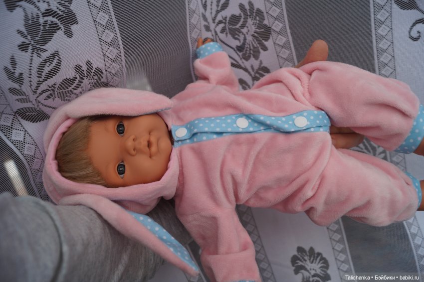 Третья выписка марта. Допрошиваю подстриженного испанчика. Гуашь или акварель - что лучше окрасит выгоревший пластик.