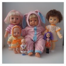 Третья выписка марта. Допрошиваю подстриженного испанчика. Гуашь или акварель - что лучше окрасит выгоревший пластик. Приводим в порядок волосы, шьём наряды