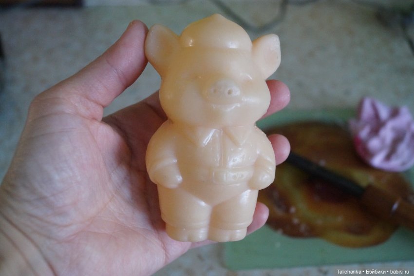 Четвёртая выписка марта. Вылечилась коровка, Алиса снова красавица, паяем поросёнка, красим глазки, наводим красоту