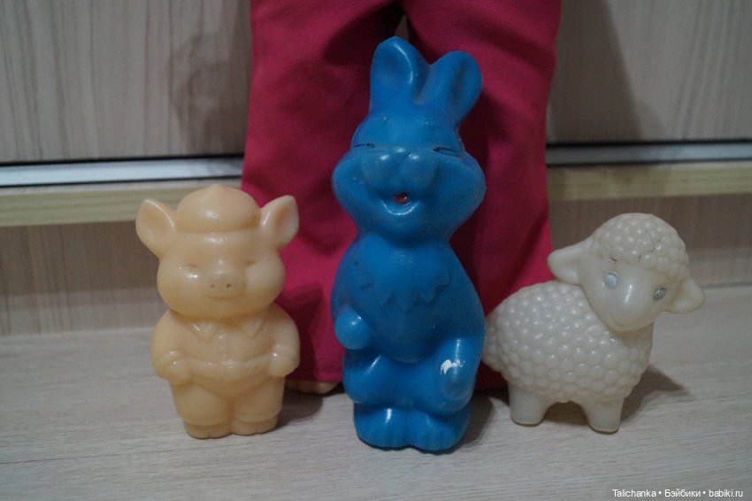 Четвёртая выписка марта. Вылечилась коровка, Алиса снова красавица, паяем поросёнка, красим глазки, наводим красоту