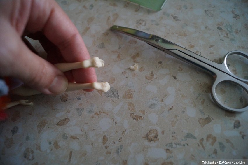 Первоапрельская выписка. Паяем сильно погрызенные ножки. Ставим донорские глазки. Возвращаем волосам былую красоту. Шьём